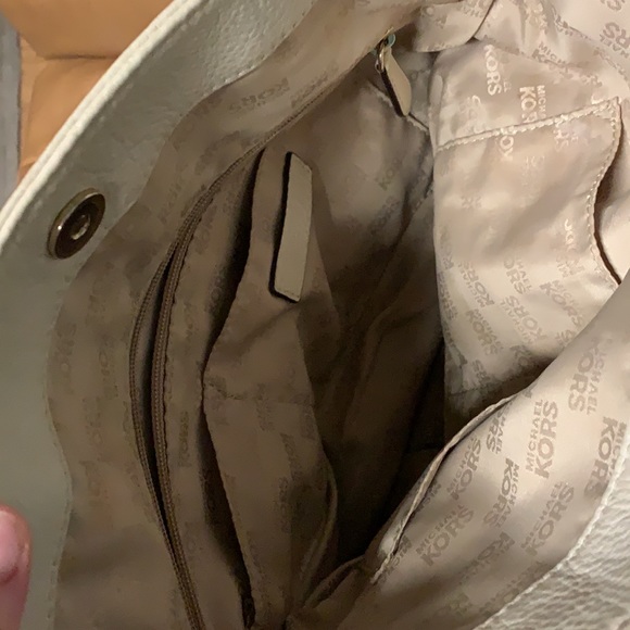 Cream Leather Michael Kors pebble hobo bag - Picture 12 of 12